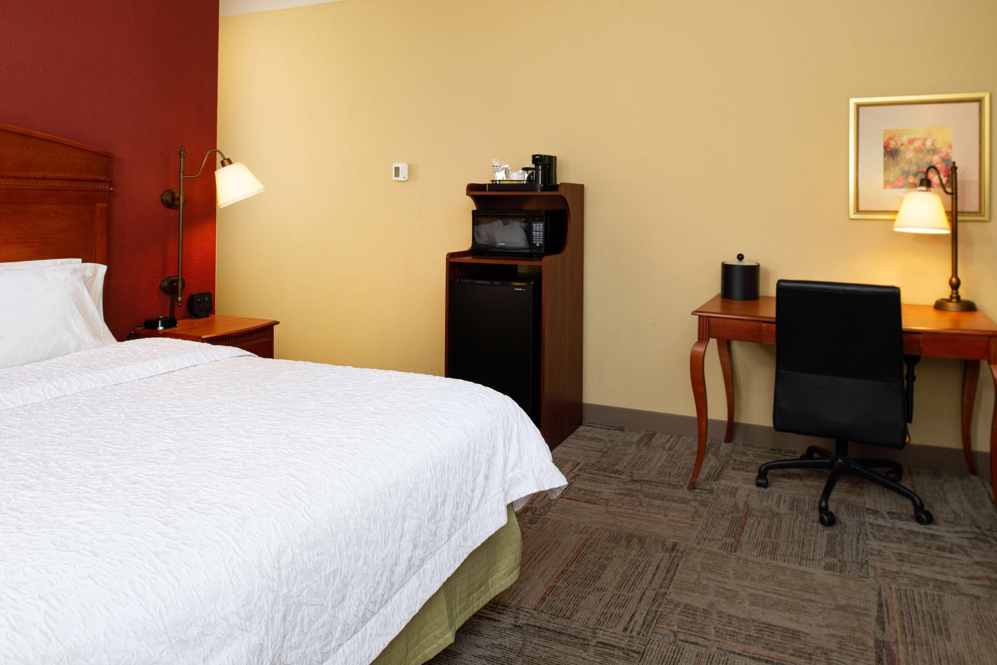 Hampton Inn Kansas City Northeast エクステリア 写真