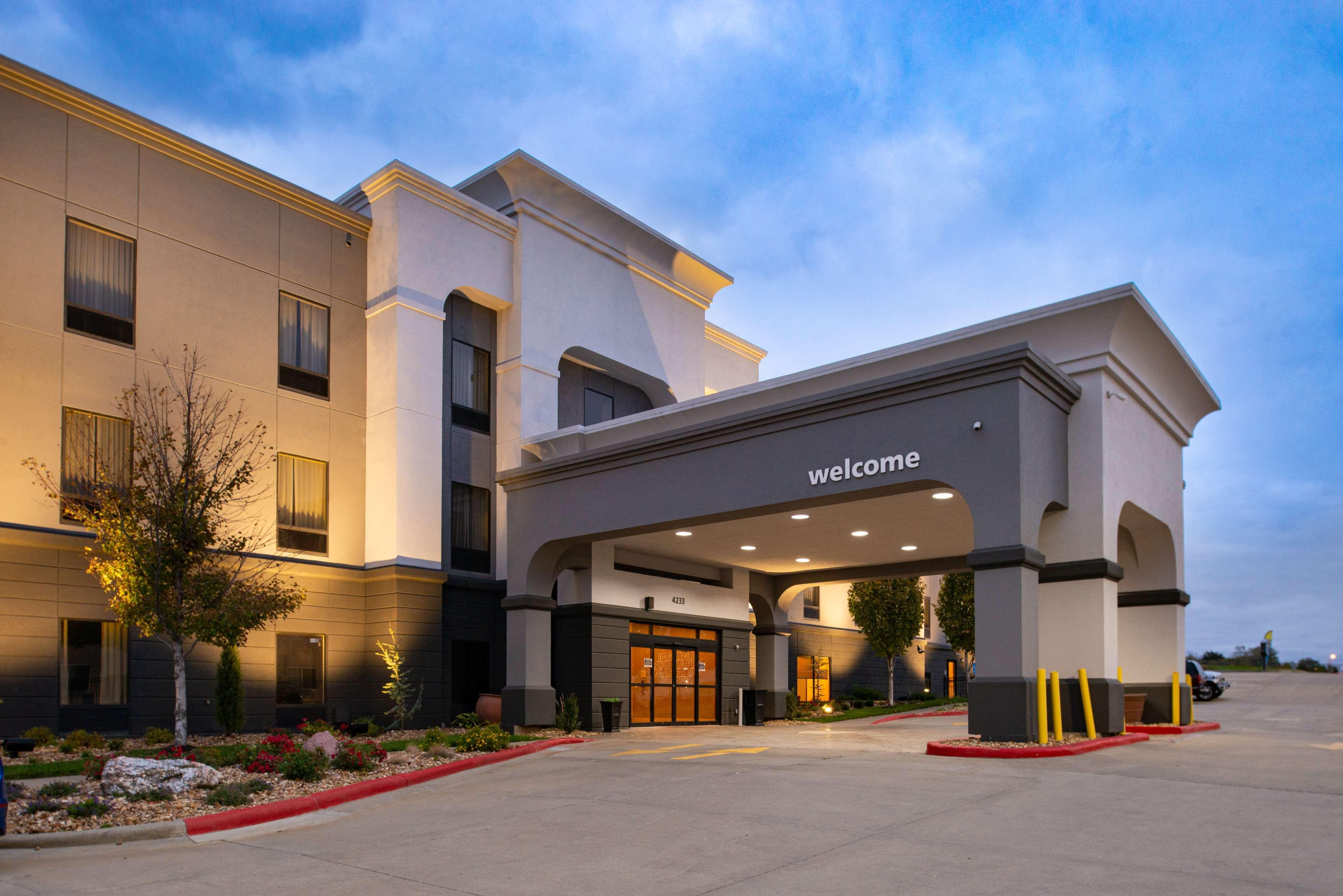 Hampton Inn Kansas City Northeast エクステリア 写真