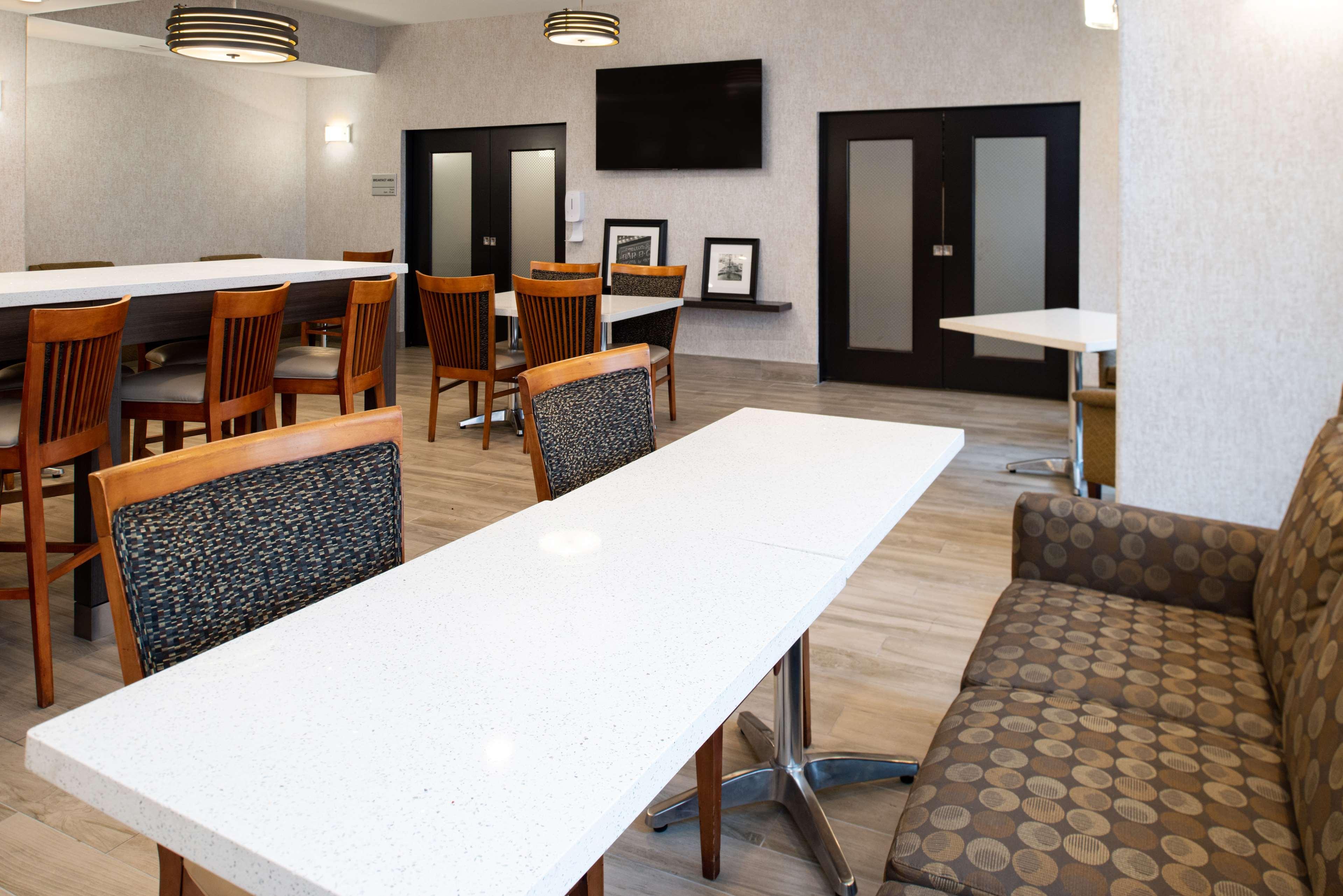 Hampton Inn Kansas City Northeast エクステリア 写真