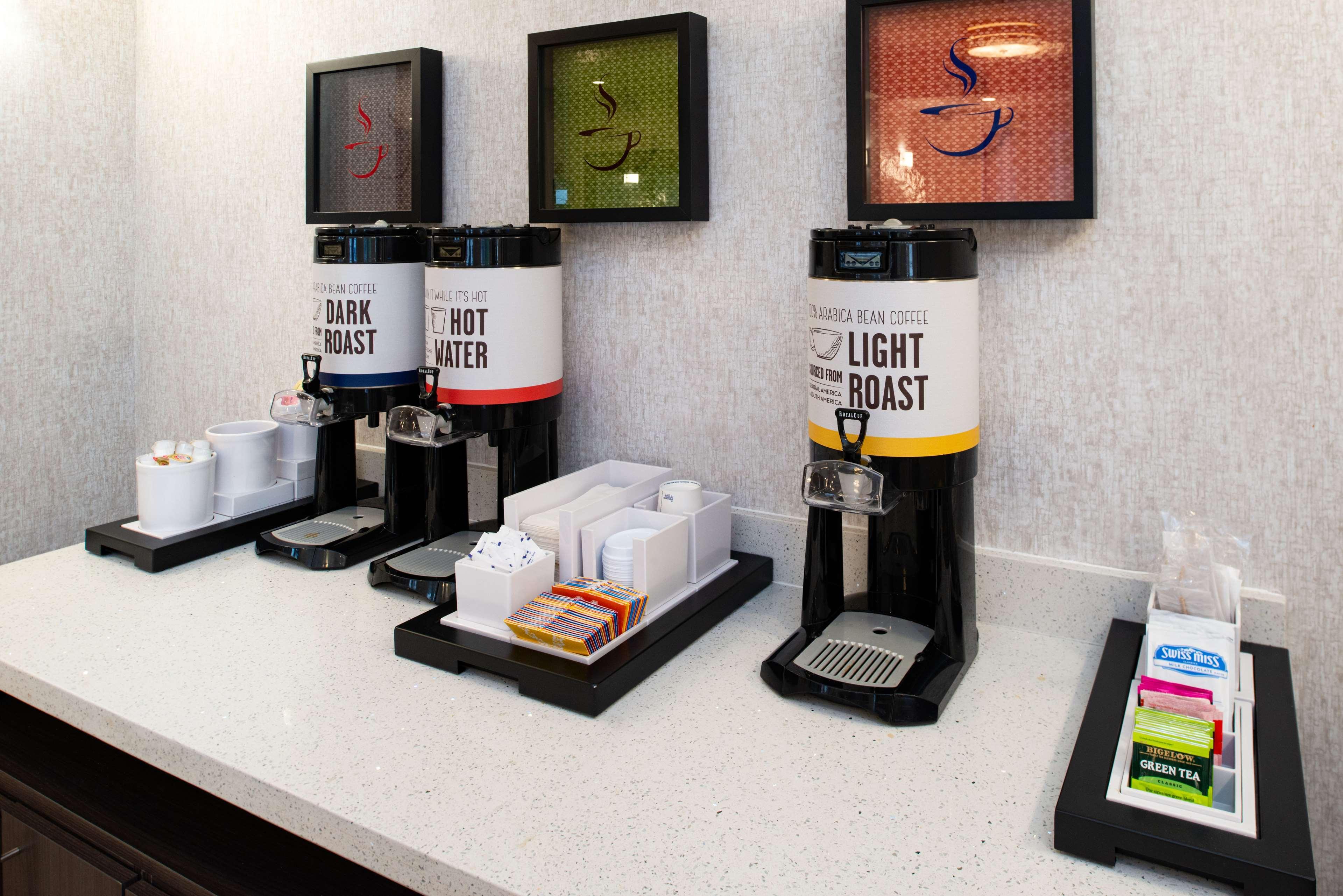 Hampton Inn Kansas City Northeast エクステリア 写真