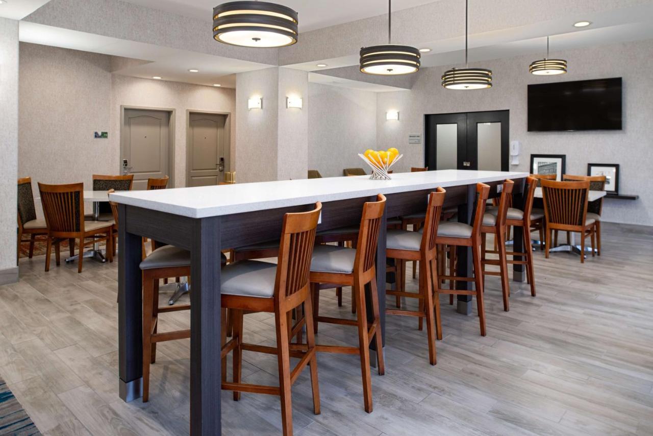 Hampton Inn Kansas City Northeast エクステリア 写真