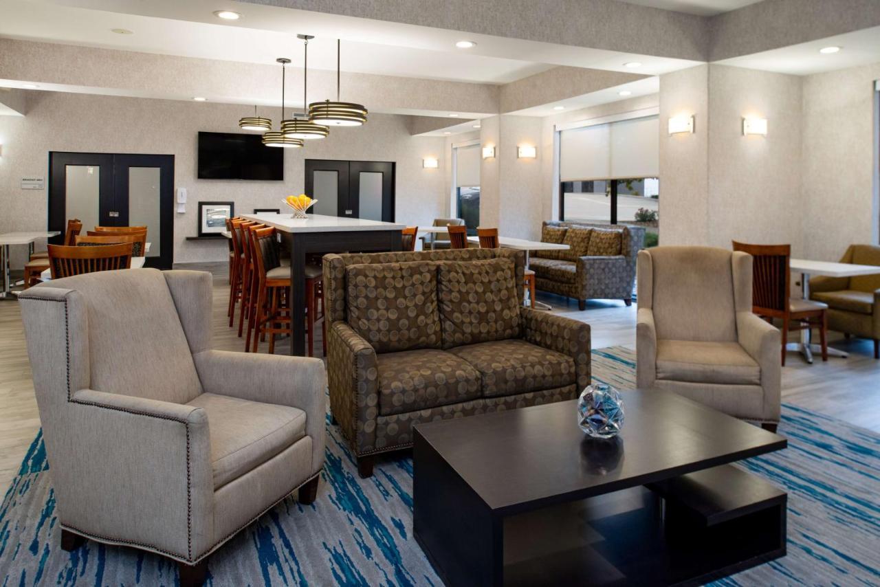 Hampton Inn Kansas City Northeast エクステリア 写真