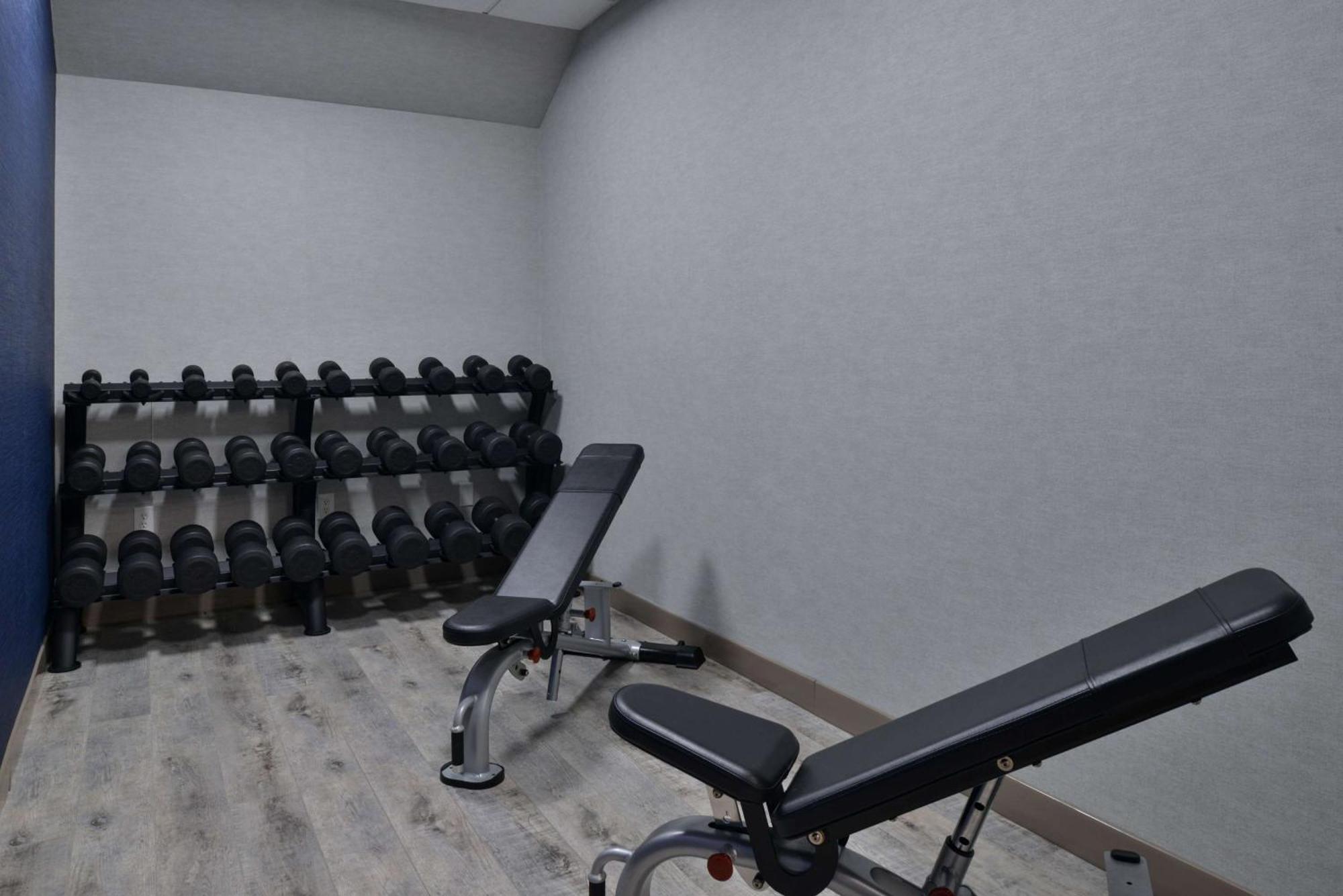 Hampton Inn Kansas City Northeast エクステリア 写真