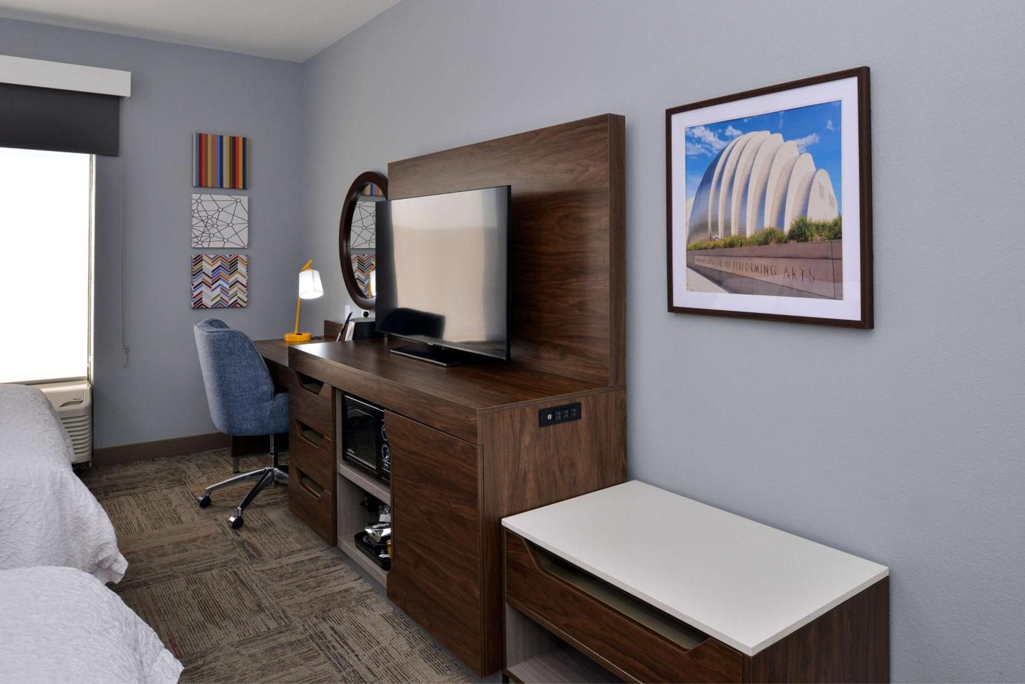 Hampton Inn Kansas City Northeast エクステリア 写真