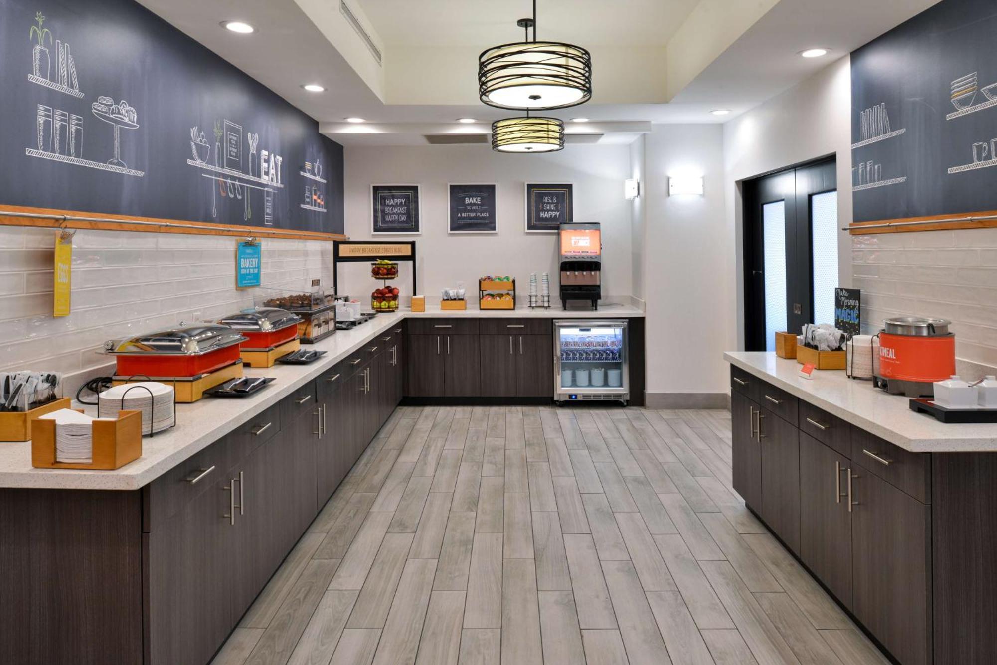 Hampton Inn Kansas City Northeast エクステリア 写真