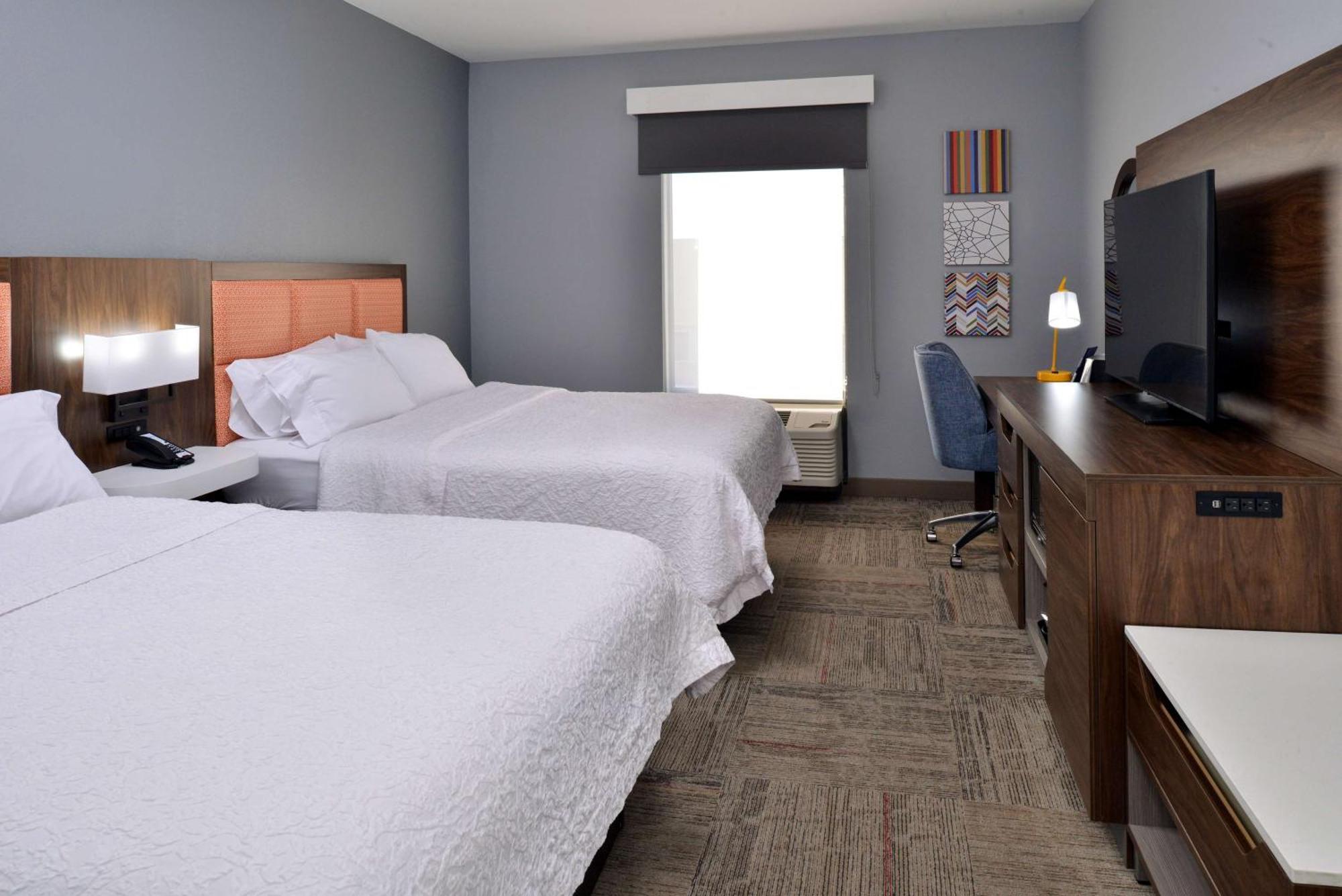 Hampton Inn Kansas City Northeast エクステリア 写真
