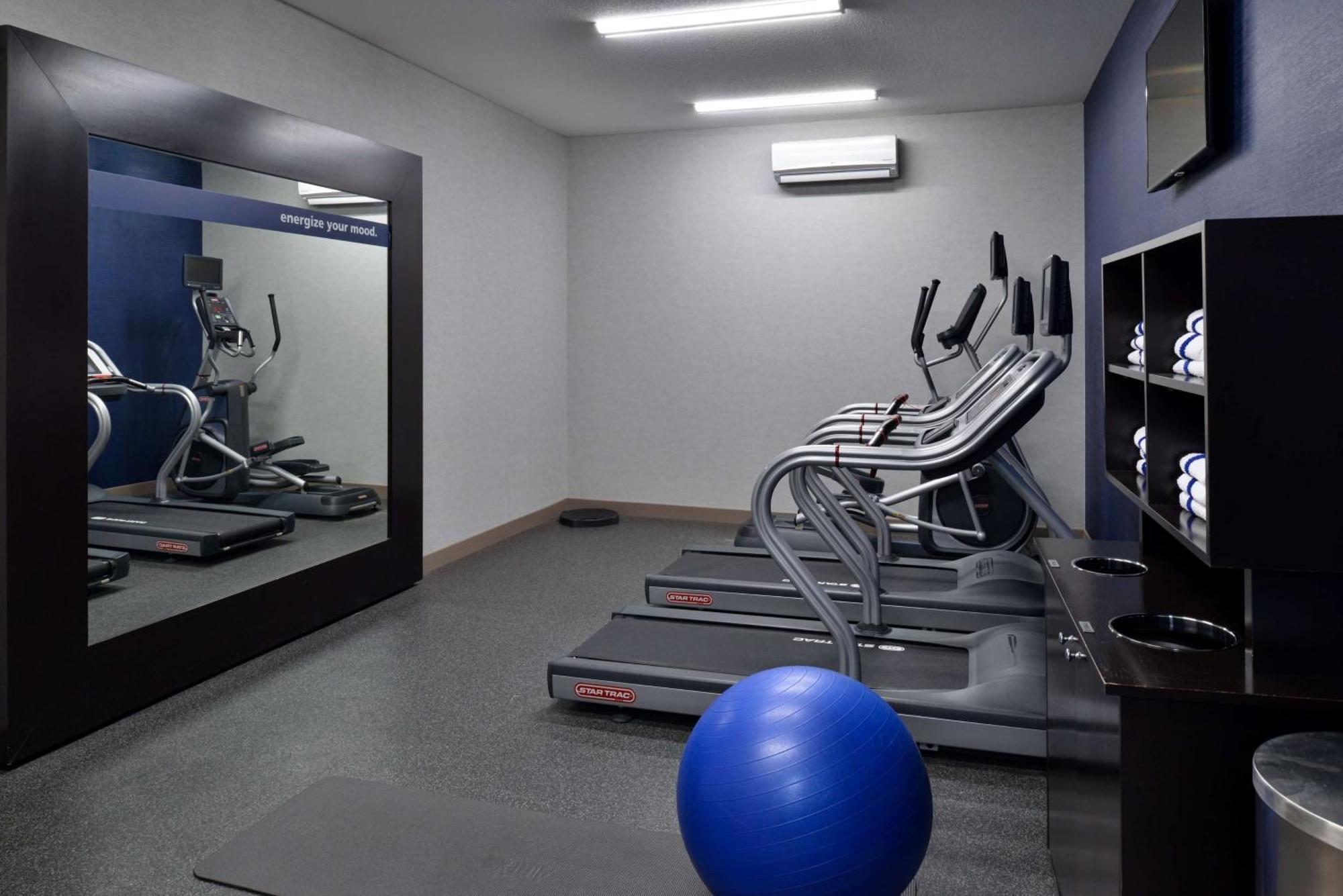 Hampton Inn Kansas City Northeast エクステリア 写真