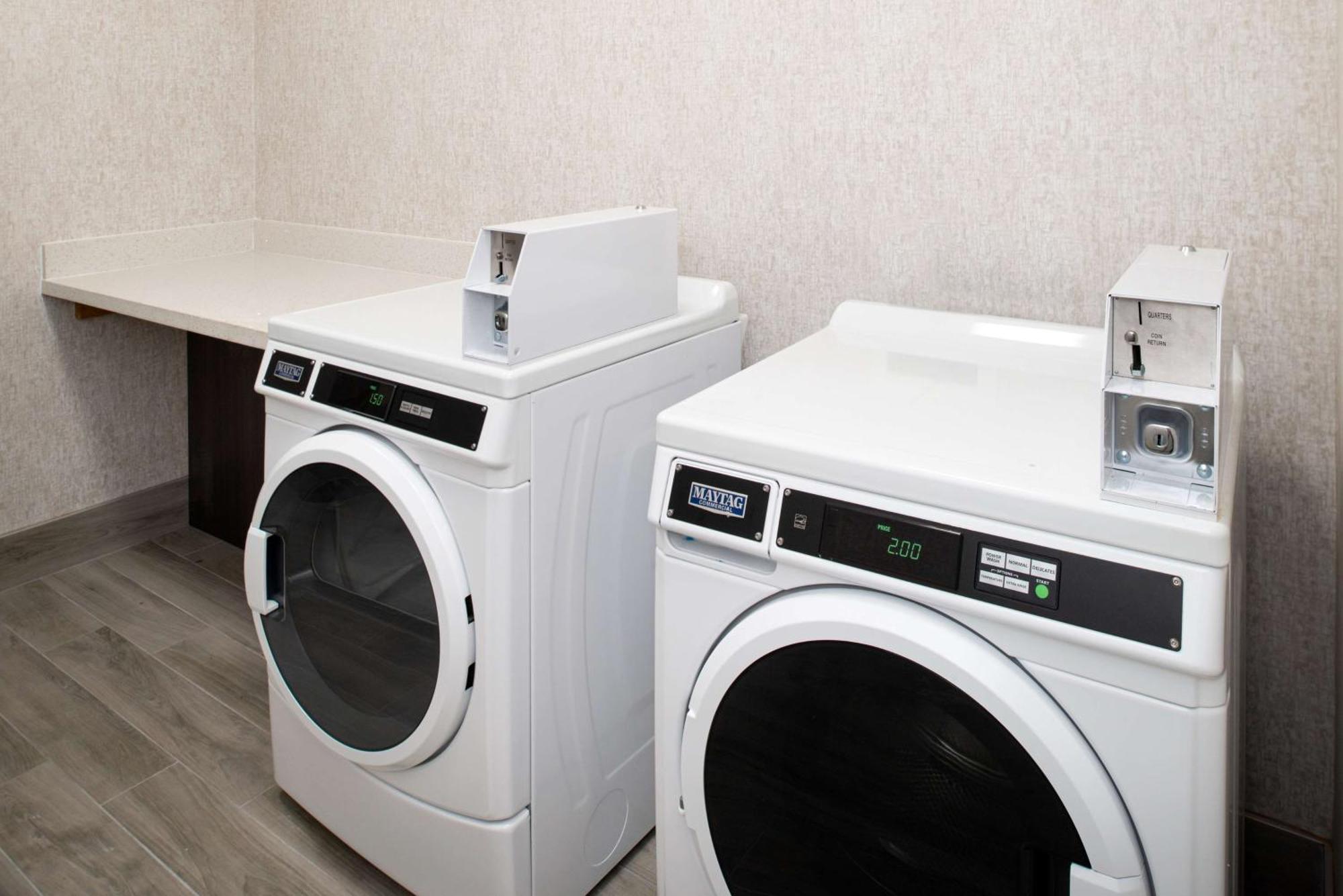 Hampton Inn Kansas City Northeast エクステリア 写真