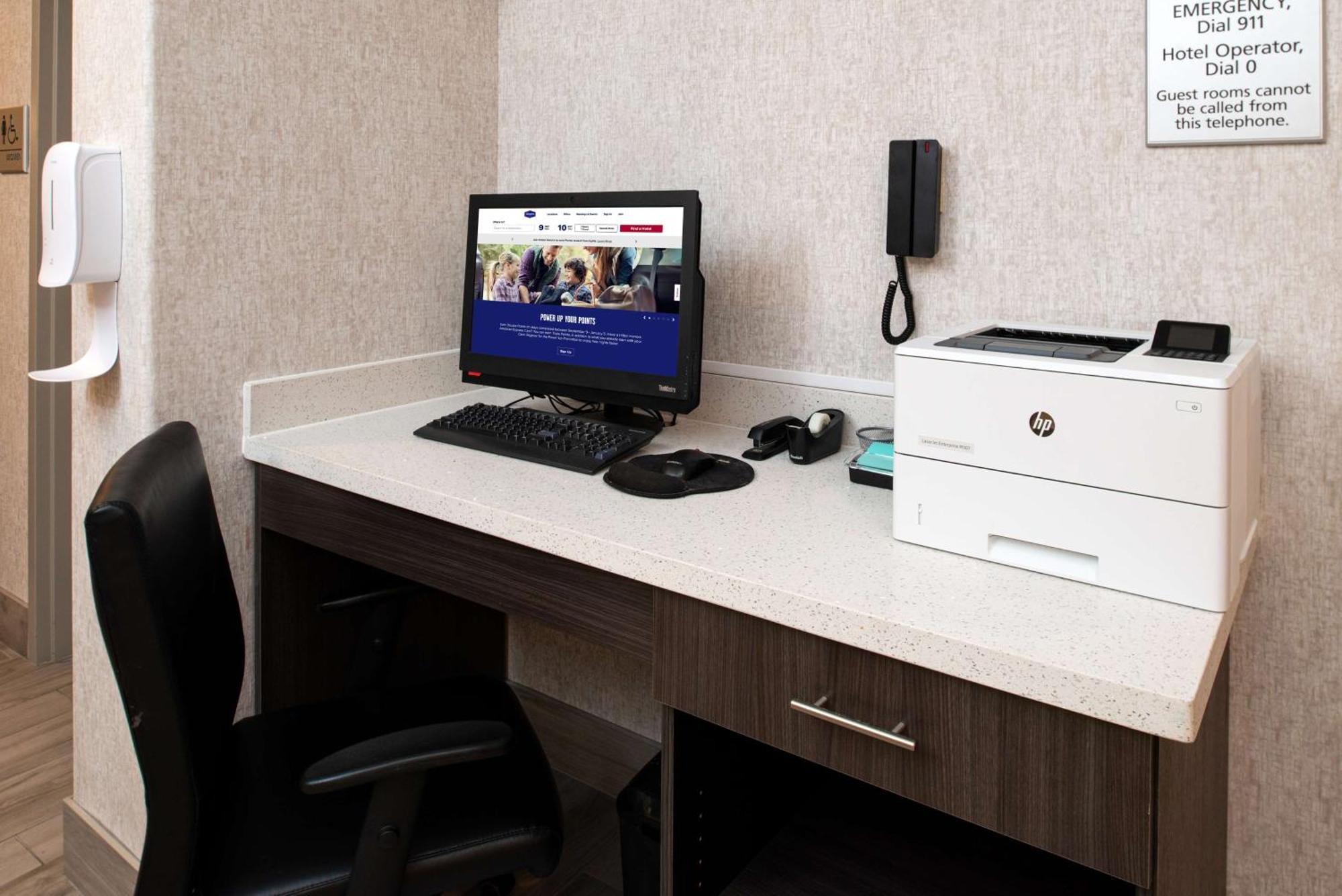 Hampton Inn Kansas City Northeast エクステリア 写真