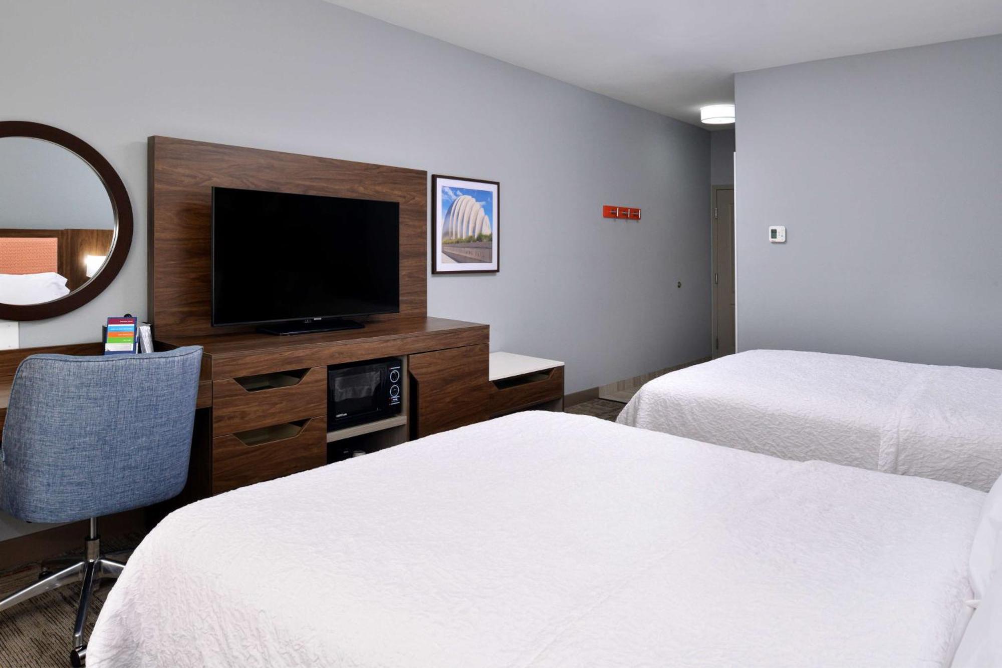 Hampton Inn Kansas City Northeast エクステリア 写真