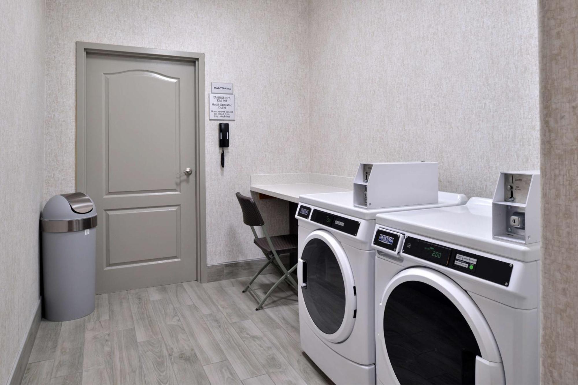 Hampton Inn Kansas City Northeast エクステリア 写真