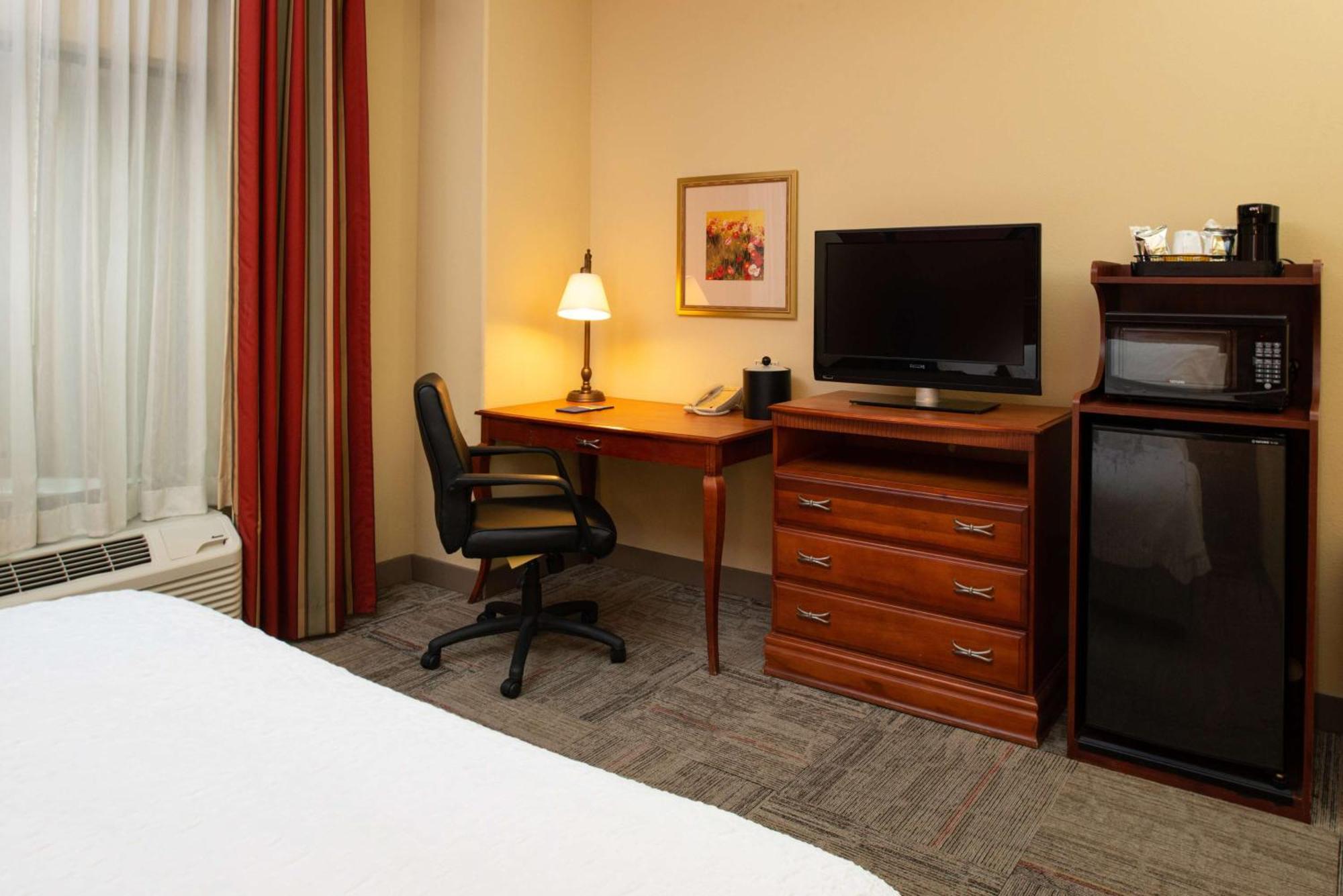 Hampton Inn Kansas City Northeast エクステリア 写真