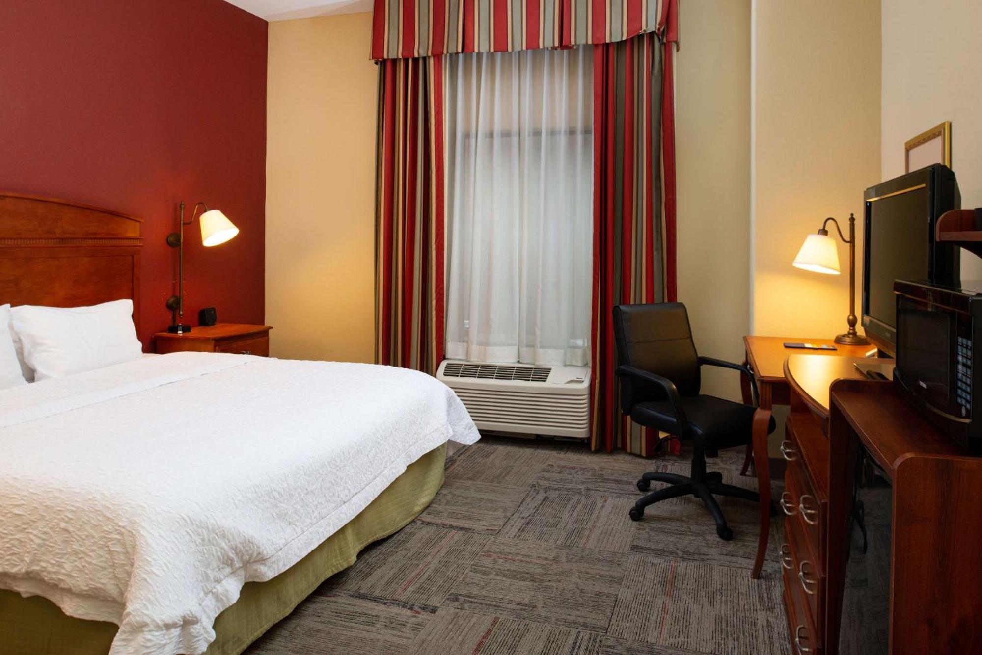 Hampton Inn Kansas City Northeast エクステリア 写真