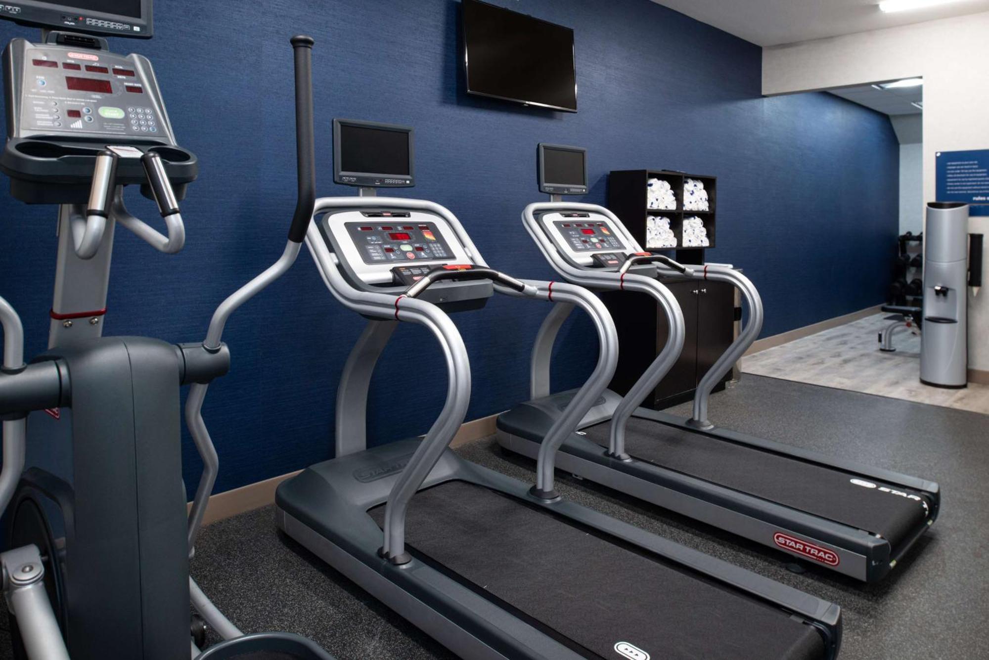 Hampton Inn Kansas City Northeast エクステリア 写真