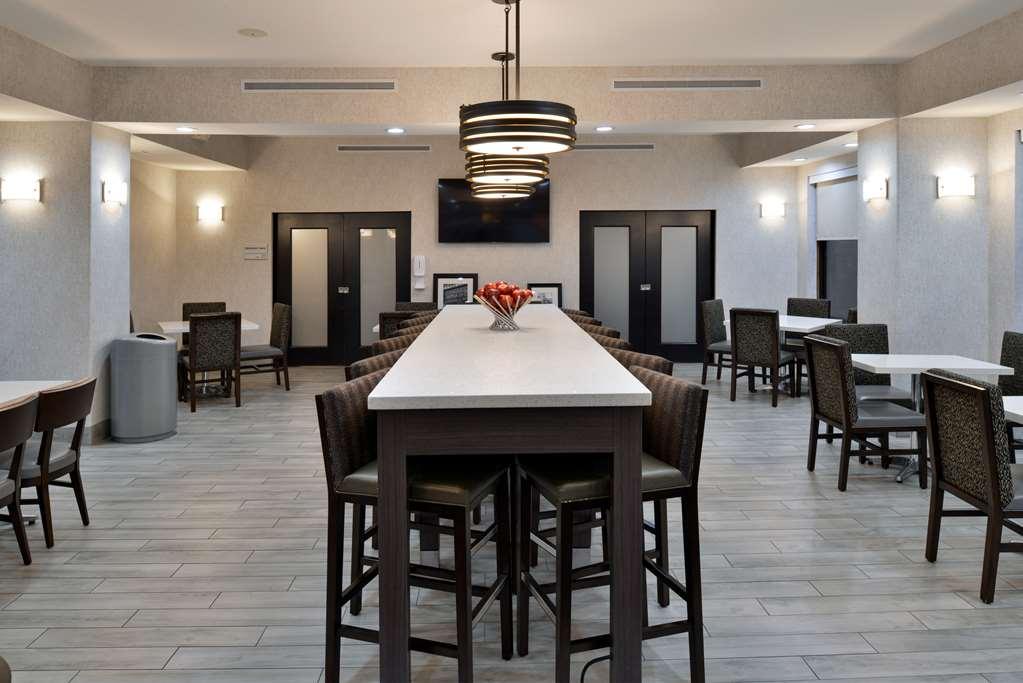 Hampton Inn Kansas City Northeast レストラン 写真