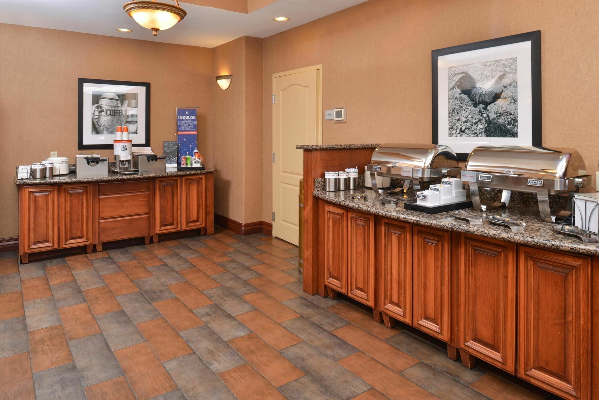 Hampton Inn Kansas City Northeast エクステリア 写真