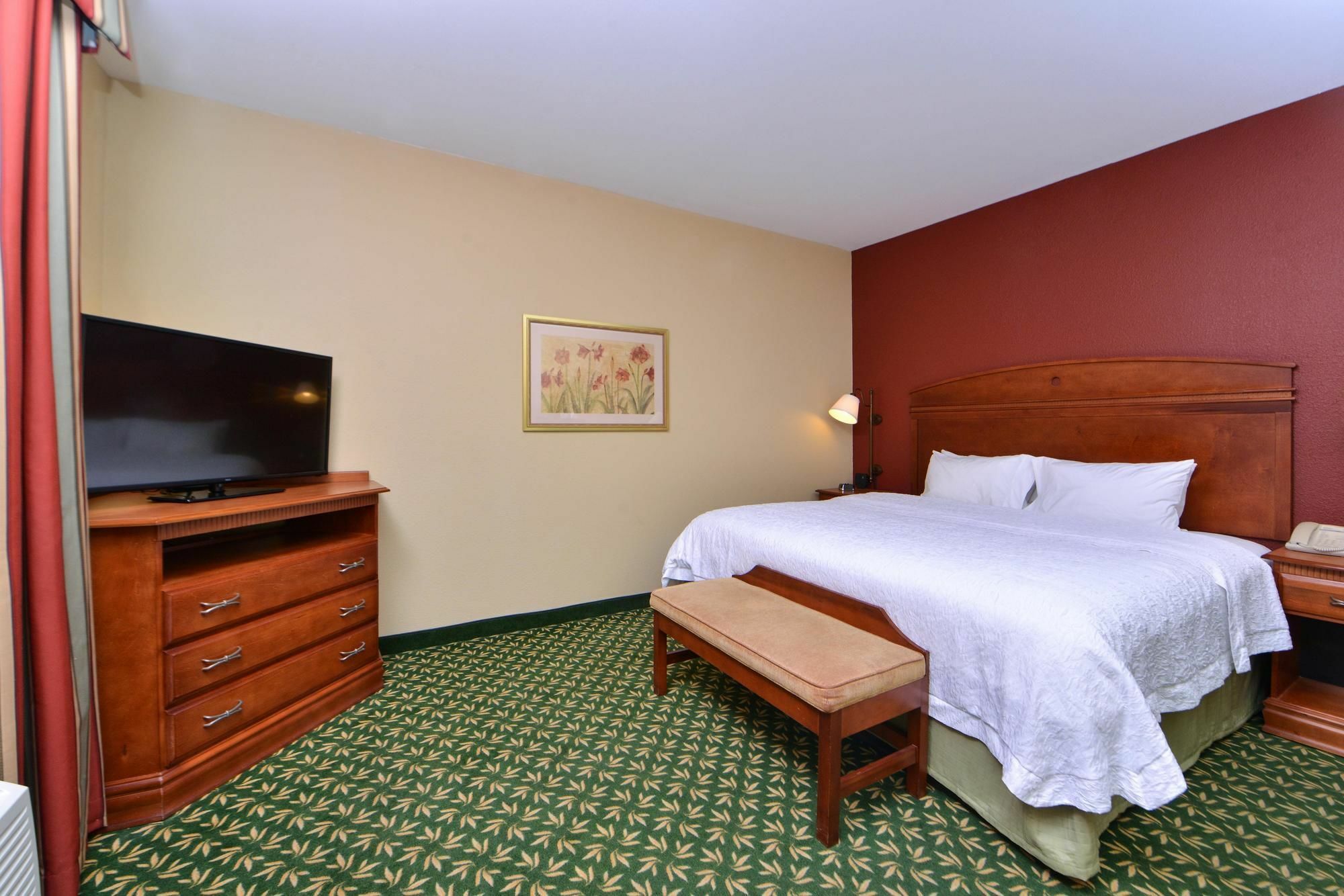 Hampton Inn Kansas City Northeast エクステリア 写真